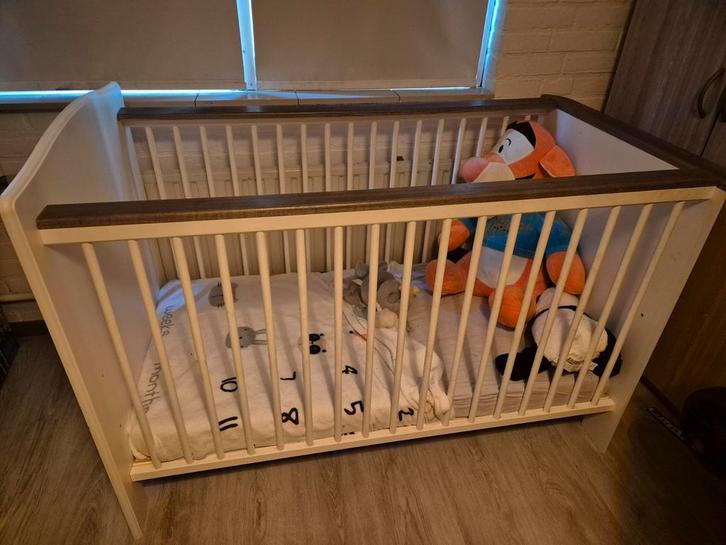 Commode en ledikantje, Kinderen en Baby's, Kinderkamer | Complete kinderkamers, Gebruikt, Jongetje of Meisje, Ophalen