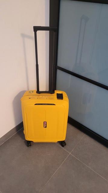 SAMSONITE ESSENS SPINNER HANDBAGAGE 55CM RADIANT YELLOW ZGAN beschikbaar voor biedingen