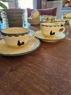 2 kop en schotels kip en haan servies, Huis en Inrichting, Nieuw, Ophalen of Verzenden, Overige stijlen, Kop(pen) en/of Schotel(s)