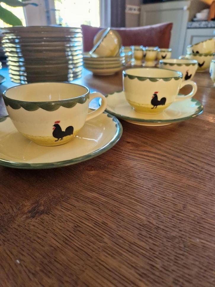 2 kop en schotels kip en haan servies, Huis en Inrichting, Keuken | Servies, Nieuw, Kop(pen) en/of Schotel(s), Overige stijlen