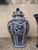 Royal Boch Delfts blauw 3dlg kaststel twee vazen en een pot, Antiek en Kunst, Ophalen of Verzenden