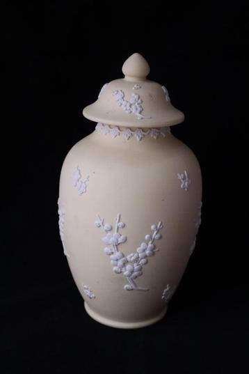Vintage Wedgwood Jasperware Primrose dekselvaas  beschikbaar voor biedingen