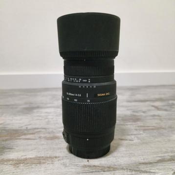 Sigma 70-300 mm F4.0-5.6 DG Lens met Zonnekap en Lenskappen