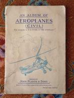 Oud Engels album met sigarettenplaatjes van vliegtuigen.