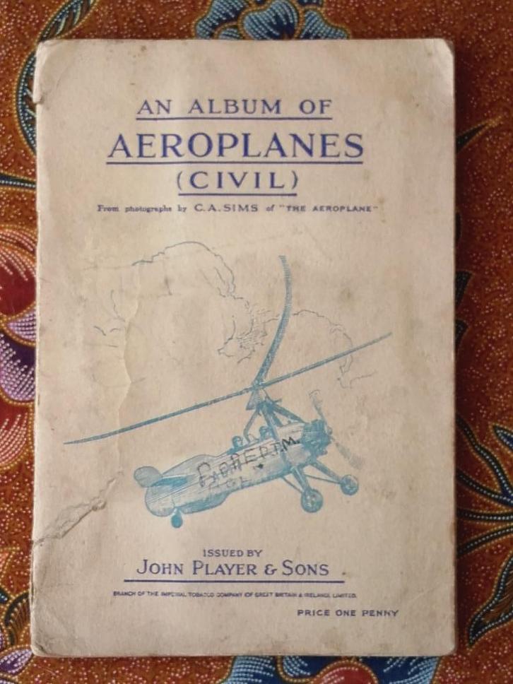 Oud Engels album met sigarettenplaatjes van vliegtuigen., Antiek en Kunst, Antiek | Woonaccessoires, Ophalen of Verzenden