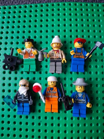 6 lego figgs en accessoires  beschikbaar voor biedingen