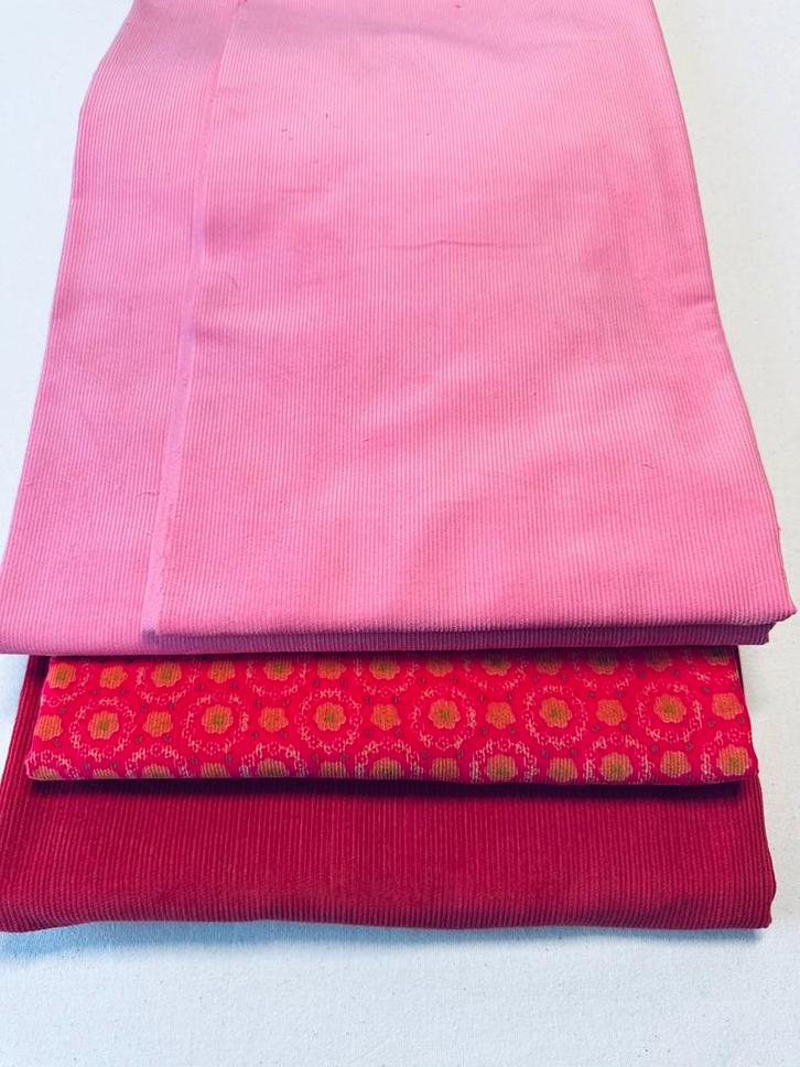 3 x babyrib(fluweel) in roze, rood en oudroze, Hobby en Vrije tijd, Stoffen en Lappen, Nieuw, Katoen, 120 cm of meer, 30 tot 200 cm