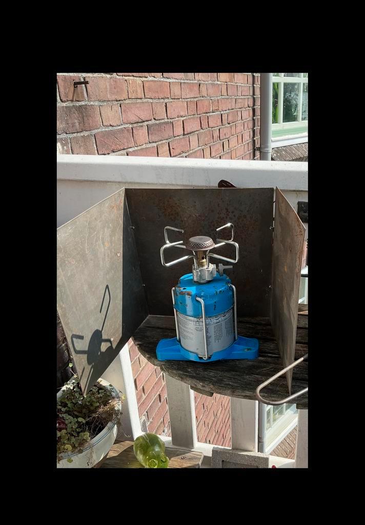 Gasbrander, gasstelletje evt. Inclusief metalen wind scherm., Caravans en Kamperen, Kampeeraccessoires, Ophalen of Verzenden
