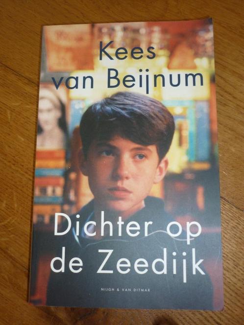 Dichter op de Zeedijk - Kees van Beijnum, Boeken, Romans, Zo goed als nieuw, Nederland, Ophalen of Verzenden