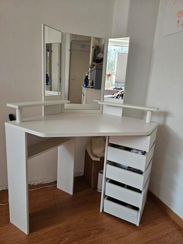 Kaptafel beschikbaar voor biedingen