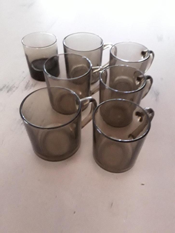 6 mokken rookglas. vintage mokken. arcoroc, Huis en Inrichting, Keuken | Servies, Zo goed als nieuw, Kop(pen) en/of Schotel(s)