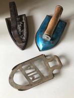 Twee speelgoed strijkijzertjes met onderzettertje, Ophalen of Verzenden