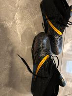 Voetbal schoenen (42), Maat XS of kleiner, Ophalen, Zo goed als nieuw, Schoenen