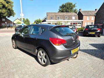 Opel Astra 1.6 16V 5D 2010 Grijs beschikbaar voor biedingen