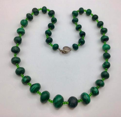 Vintage ketting met Malachiet kralen glas kralen handgemaakt, Sieraden, Tassen en Uiterlijk, Antieke sieraden, Ketting, Overige materialen