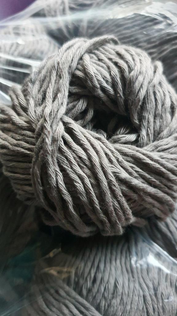 100x 50gr biologische katoen grijs breigaren, Hobby en Vrije tijd, Breien en Haken, Nieuw, Breien of Haken, Wol of Garen, Ophalen of Verzenden