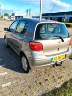 Toyota Yaris 1.3 16V Vvti 5DR 2005 Grijs, Auto's, Toyota, Voorwielaandrijving, 880 kg, 4 cilinders, 400 kg