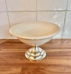 Wedgwood Edme schaaltje op voet, Huis en Inrichting, Ophalen of Verzenden, Zo goed als nieuw, Ovaal, Porselein of Keramiek