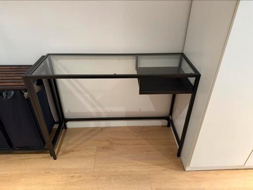 Zwart bureau met glazen blad en metalen frame, Huis en Inrichting, Bureaus, Gebruikt, Bureau, Ophalen
