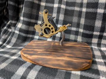 Stoere goud look handgemaakte tattoo-mancave decoratie  beschikbaar voor biedingen