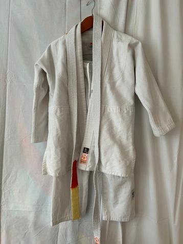 kinder vechtsport Gi voor karate of judo maat 140 (10 jaar?) beschikbaar voor biedingen