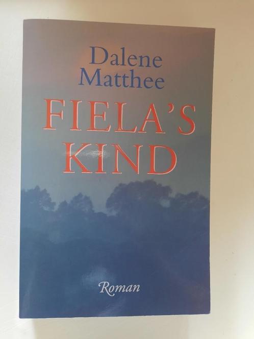Dalene Matthee - Fiela's kind, Boeken, Romans, Zo goed als nieuw, Nederland, Ophalen of Verzenden