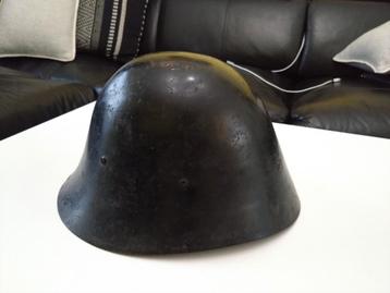 Helm uit Maastricht wo2 beschikbaar voor biedingen