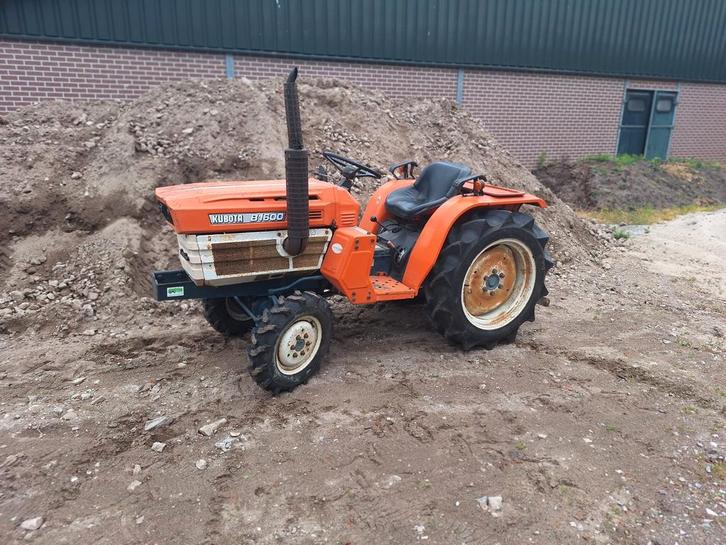kubota b1600 mini /tuin trekker compact tractor, Zakelijke goederen, Machines en Bouw | Tuin, Park en Bosbouw, Overige typen, Ophalen