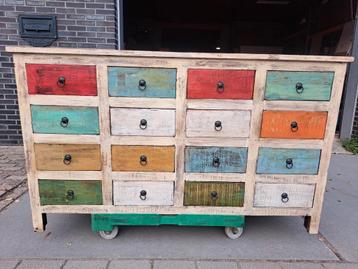 Hardhouten ladekast uit India 16 lades