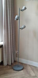 Betonlook vloerlamp met 3 spots, Huis en Inrichting, Ophalen, Overige materialen, Zo goed als nieuw, Modern