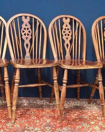 Set van 2 Engelse wheelchair stoelen, windsor chairs, Huis en Inrichting, Stoelen, Gebruikt, Vier, Hout, Bruin, Ophalen of Verzenden