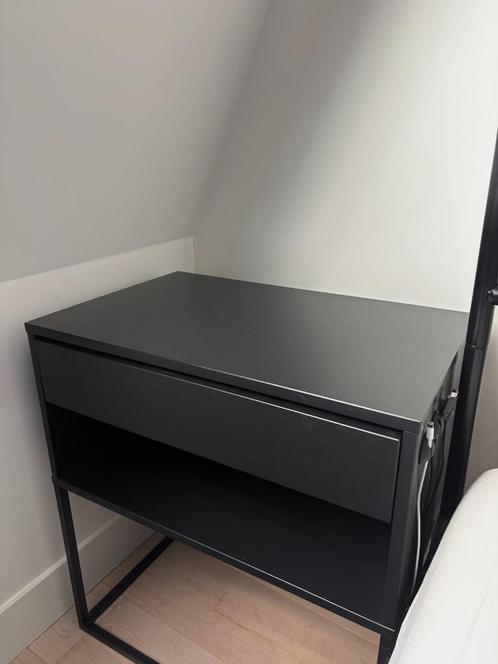 2x VIKHAMMER bedside table (60x39cm), Huis en Inrichting, Slaapkamer | Nachtkastjes, Gebruikt, 55 tot 70 cm, Minder dan 45 cm