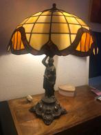 Tiffany lamp met vrouwen voet zie foto’s, Antiek en Kunst, Antiek | Lampen, Ophalen