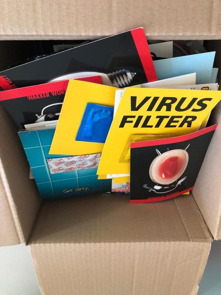 doos Boomerangkaarten met gimmicks, Verzamelen, Ansichtkaarten | Themakaarten, Ongelopen, 1980 tot heden, Overige thema's, Verzenden