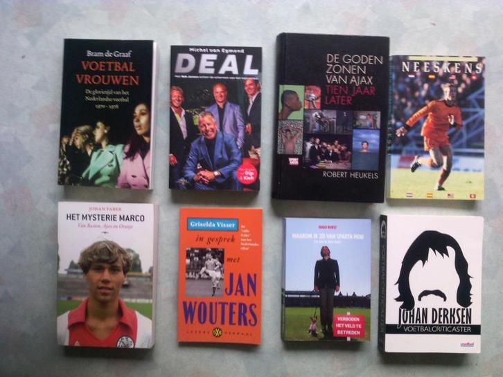 voetbalboeken-Diversen ( 8 stuks ), Boeken, Sportboeken, Zo goed als nieuw, Balsport, Ophalen of Verzenden