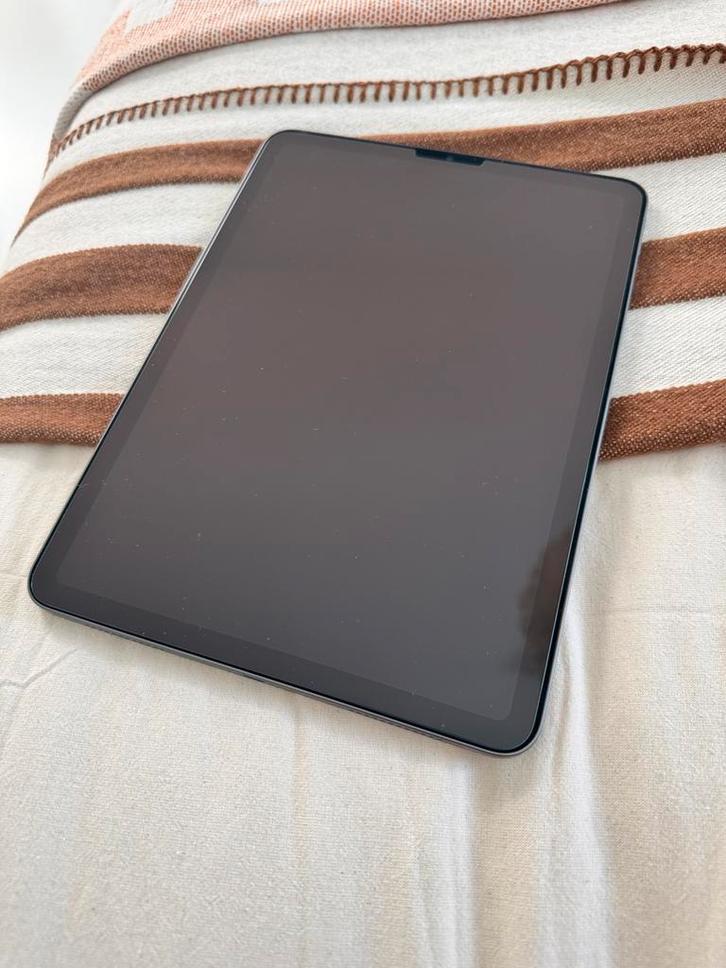 iPad Air (5e generatie) 2022 M1 chip, Computers en Software, Tablet-hoezen, Zo goed als nieuw, Screenprotector, 11 inch, Ophalen of Verzenden