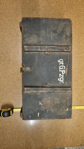 Militaire kist  beschikbaar voor biedingen