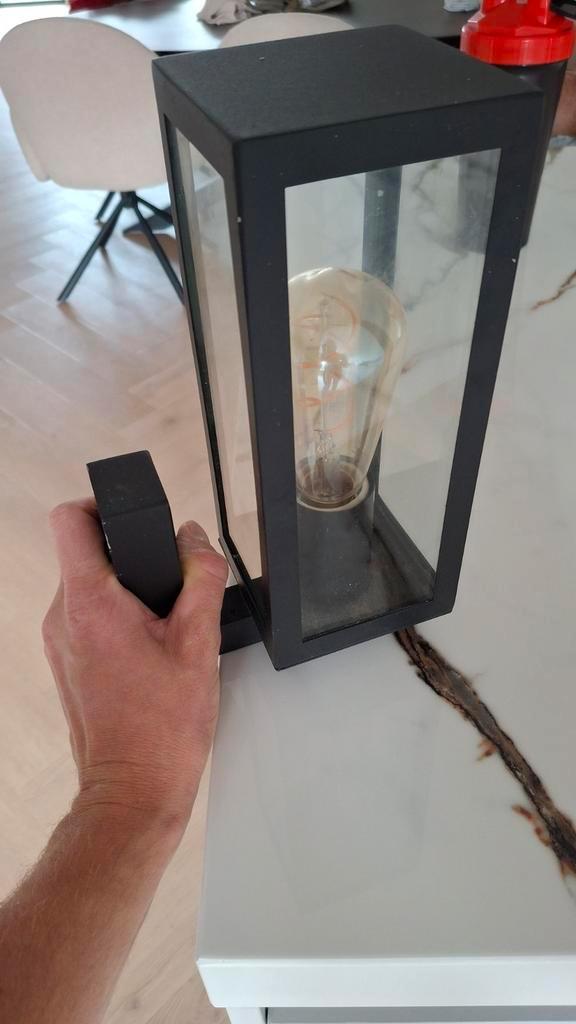 Mooie Buitenlamp - Wandlamp sfeer dag nacht sensor, Huis en Inrichting, Lampen | Wandlampen, Zo goed als nieuw, Glas, Metaal, Ophalen