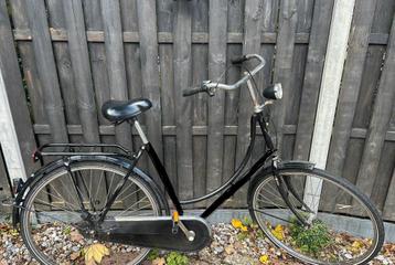 Goede dames fiets met paar kleine opknap dingen beschikbaar voor biedingen