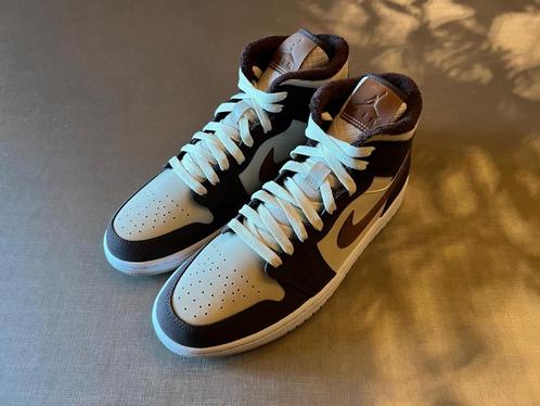 Nike Air Jordan 1 Mid ''Cream Dark Chocolate'' Mt. 43, Kleding | Heren, Schoenen, Nieuw, Sneakers of Gympen, Overige kleuren, Ophalen of Verzenden