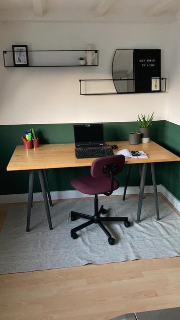 Grote tafel 160cm lang beschikbaar voor biedingen
