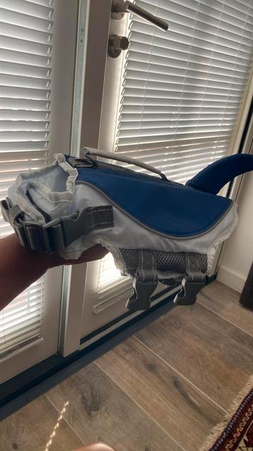 Shark honden zwemvest maat S beschikbaar voor biedingen