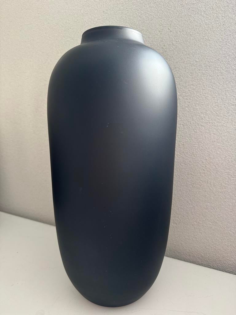 Mooie mat zwarte JDC vaas - 40 cm hoog, Zwart, Ophalen of Verzenden, Minder dan 50 cm, Glas