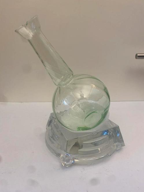 Groene Glazen Vaas op Glazen Voet - Decoratief Object SIPEK., Antiek en Kunst, Antiek | Glas en Kristal, Ophalen of Verzenden