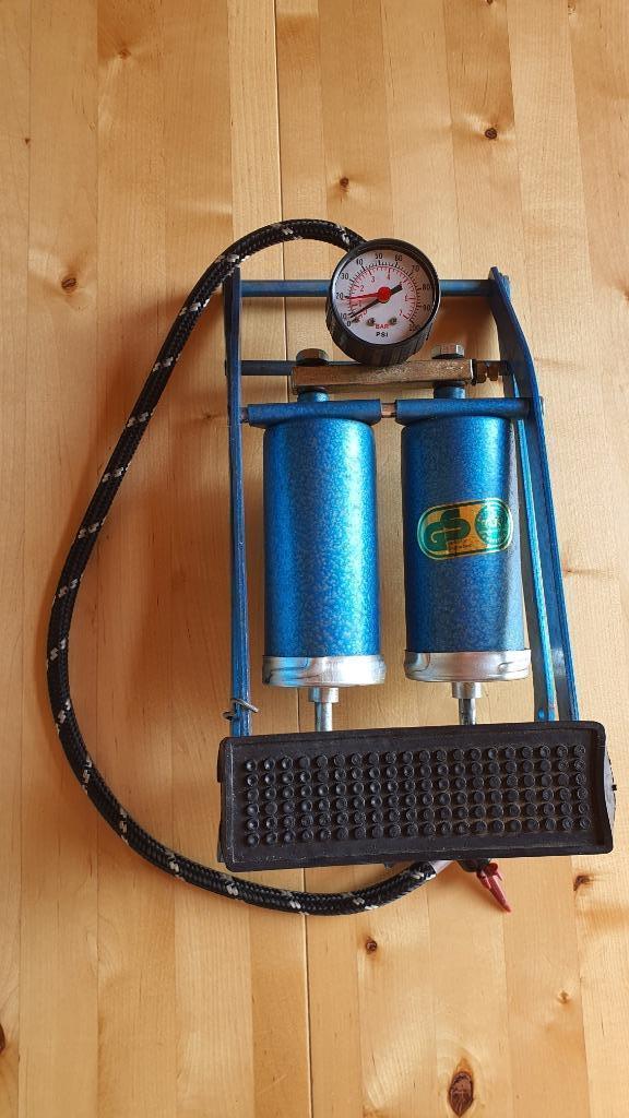 vintage voetpomp, Antiek en Kunst, Antiek | Gereedschap en Instrumenten, Ophalen of Verzenden