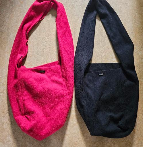 BORIS INDUSTRIES Fleece Tassen - Rood & Zwart, Sieraden, Tassen en Uiterlijk, Tassen | Damestassen, Gebruikt, Schoudertasje, Overige kleuren