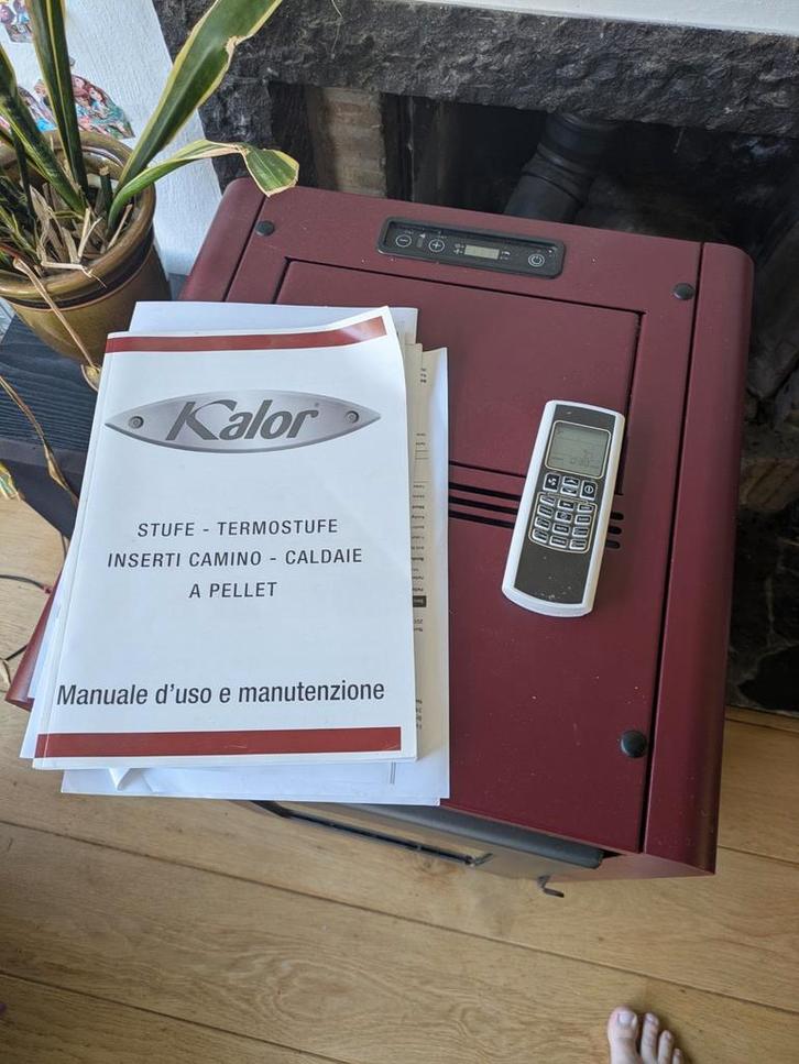 Pelletkachel Kalor Petite 6 kW rood, Huis en Inrichting, Kachels, Zo goed als nieuw, Vrijstaand, Houtkachel, Overige brandstoffen