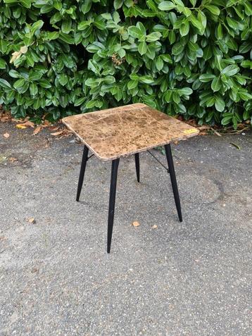 Nieuwe bruin marmeren bijzettafel 50x50x56cm nu €75 beschikbaar voor biedingen