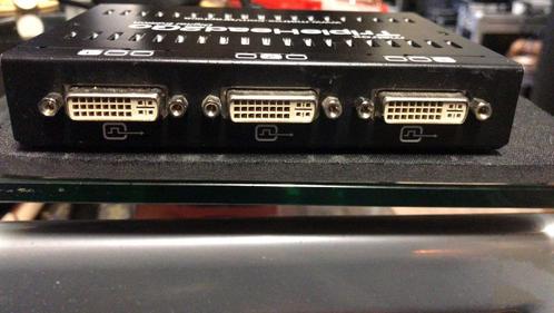 Matrox TripleHead2Go Digital for 3 monitors studio opruiming, Computers en Software, Monitoren, Zo goed als nieuw, 60 Hz of minder