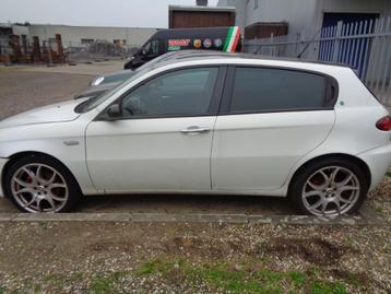 Onderdelen Alfa Romeo 147 5 deurs uitvoering wit  beschikbaar voor biedingen